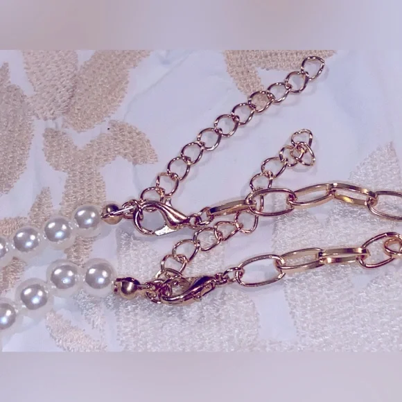 NEW Mixed Tones Necklace- 17” Chain & 1.75” Acrylic Blue Flower & Crystal 🤍 - Picture 15 of 16